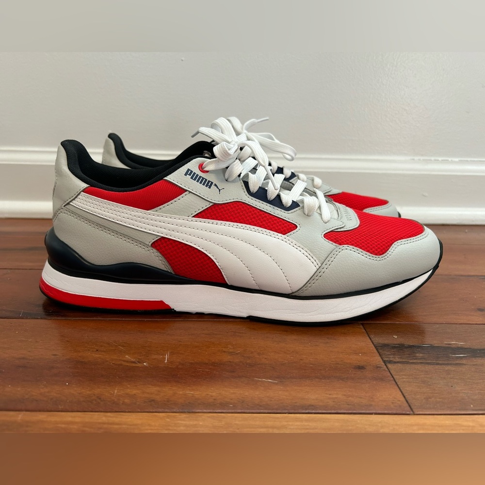 Men’s Puma sneakers (Like New)